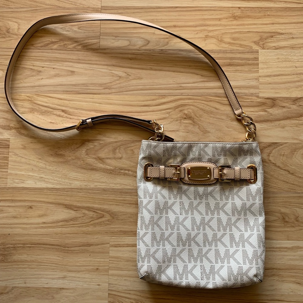 Michael Kors leather cross body bag *LIKE NEW*